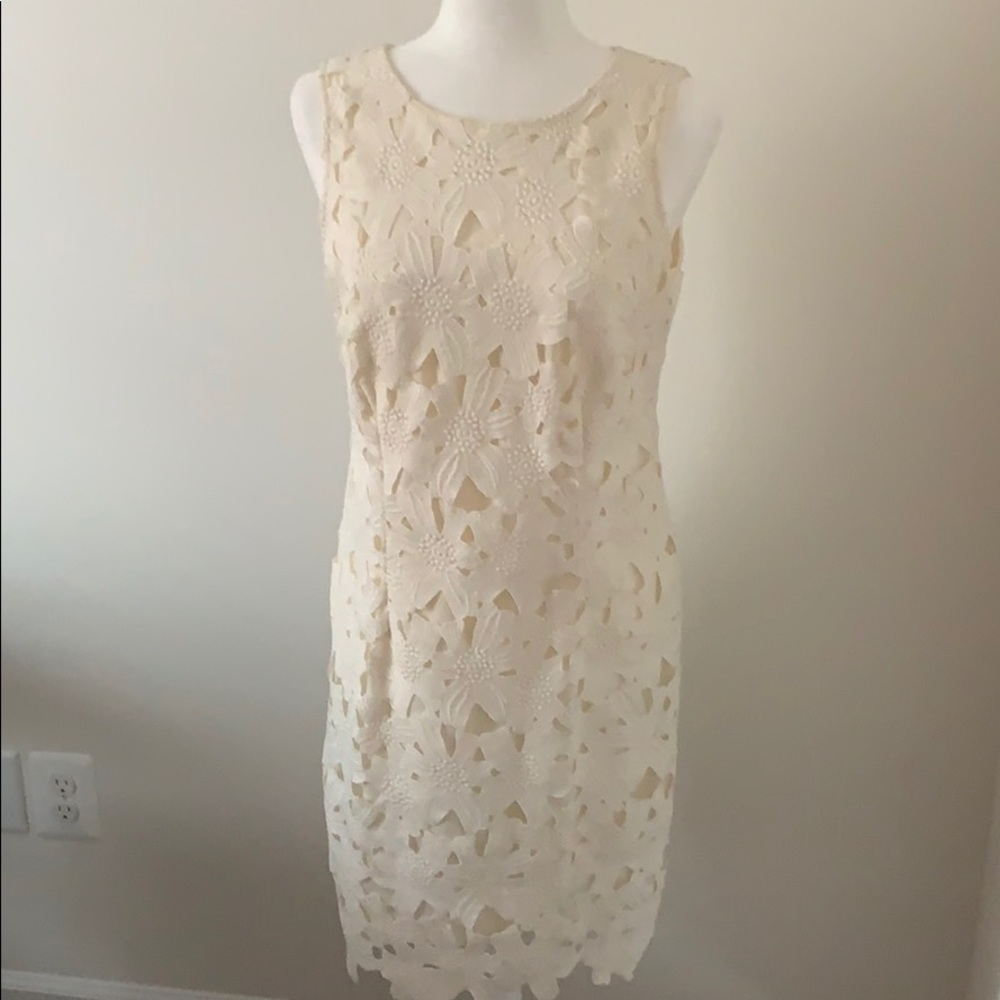 Great dress for spring/summer weddings!